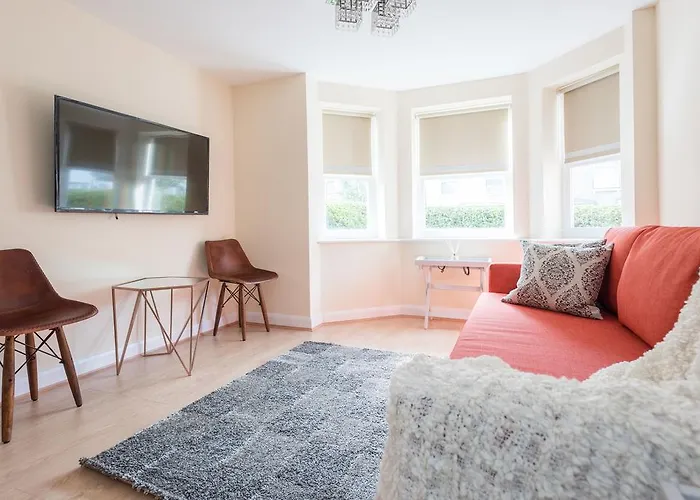 Stratford Saffron Apartment
